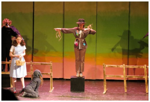 (Image: Dorthy Encounters a Scarecrow in a Field)